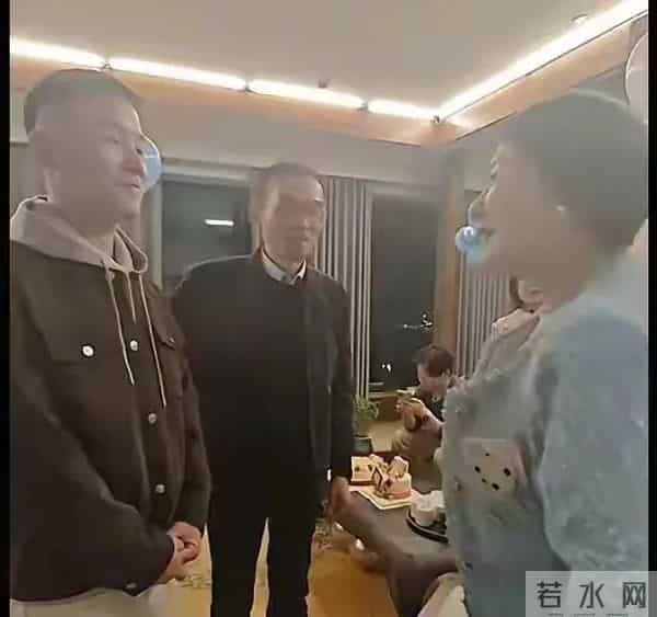 谢岳为浩男庆27岁生日，礼物不贵场面却足够煽情，郑琴现身引热议