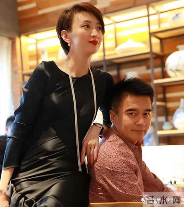 许亚军父子时尚大片，儿子帅气但不及父母！历经4段婚姻终获幸福