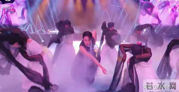 MAMA颁奖礼大偷中国文化！水墨画、舞狮轮番登场，画风诡异遭痛批