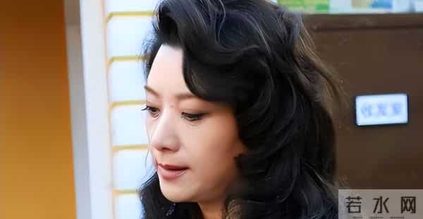 权色交易、陪睡上位，她压根不沾边，简直是娱圈的一股“清流”