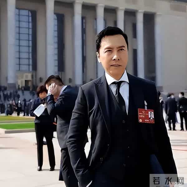 演都不演了！甄子丹三婚老婆谈香港火灾，暗指内地的锅，网友炸锅