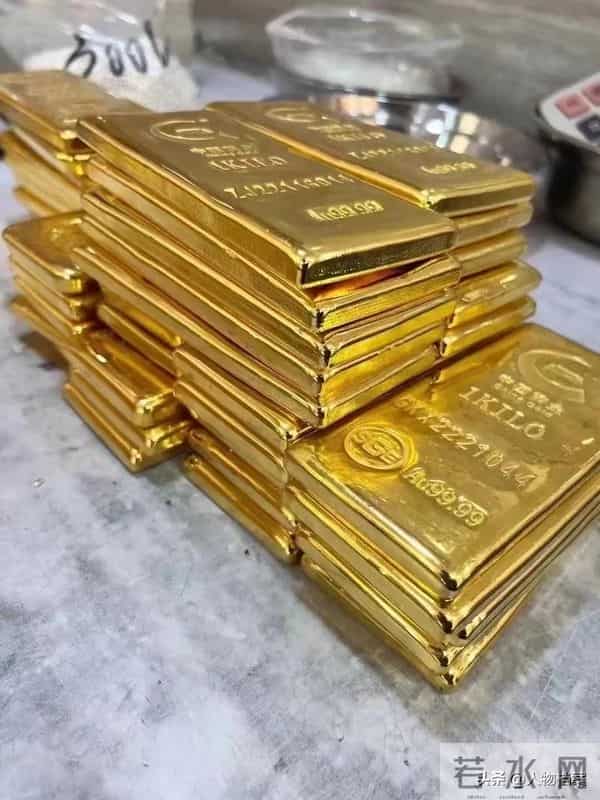 诈骗14亿，看到金条法拉利被拍卖，才懂王丽坤夫妇的生活有多奢靡