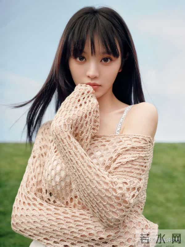 田曦薇 内衣代言写真 青春脚步跃动 活力四射的身影 美胸呼之欲出 瘦而