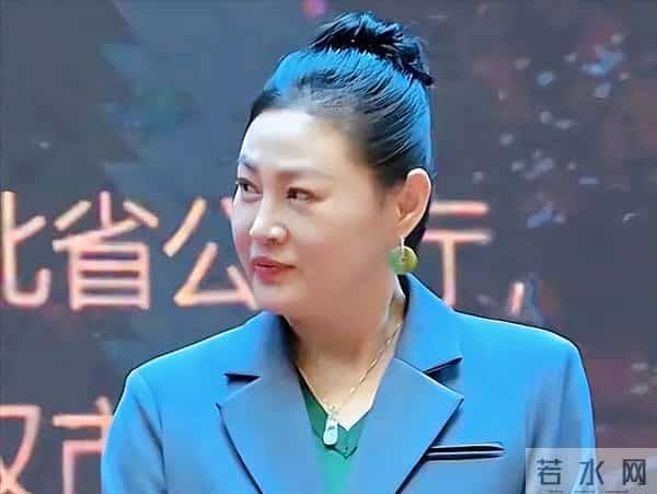 荧幕上风情万种的潘金莲王思懿55岁不婚不育、现如今成了胖大婶