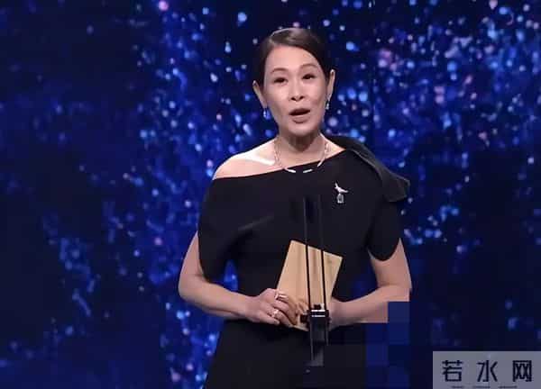 56岁刘若英断崖式衰老，生图曝光变小老太太，脸上无肉气色差