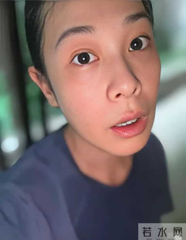 56岁刘若英断崖式衰老，生图曝光变小老太太，脸上无肉气色差