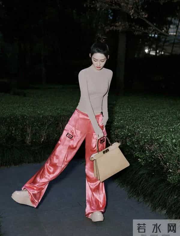 李沁 这腰是真细