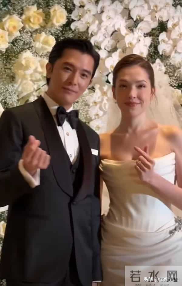 邱泽许玮甯婚礼曝光！大摆40桌，44岁邱泽造型被吐槽，林心如被问