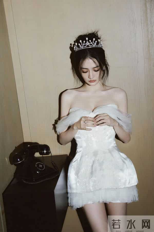 徐璐私服抹胸连衣裙 太美了