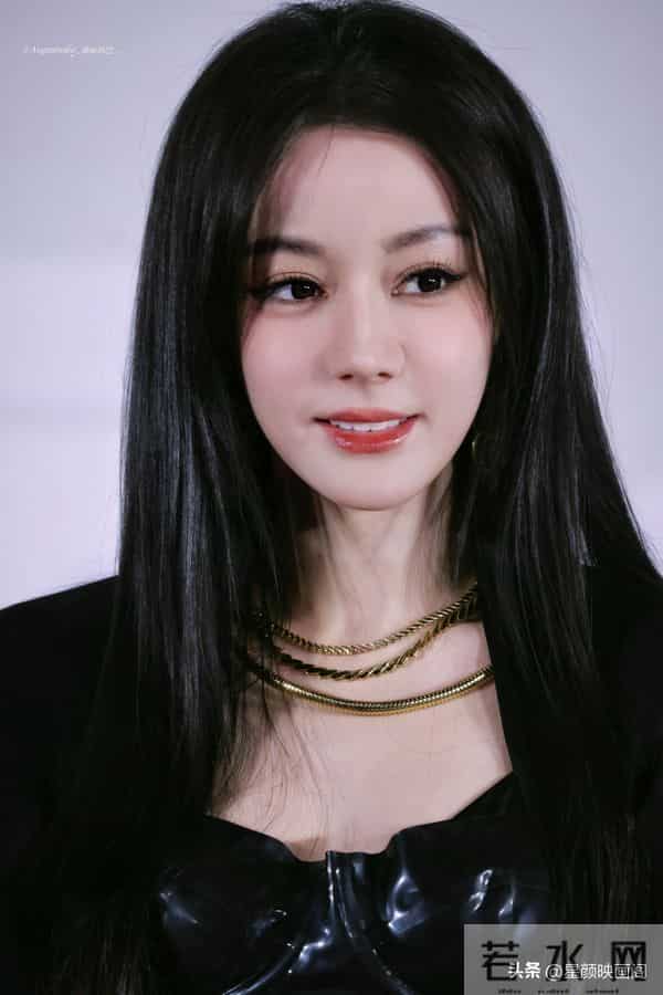 热巴皮衣小短裙真好看