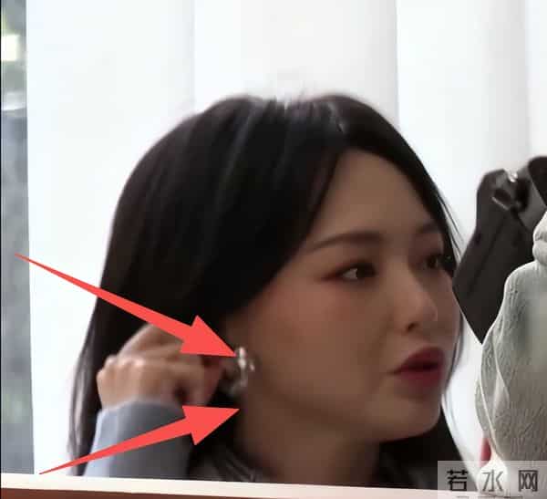 唐嫣复工状态不佳，脸肿胀不敢认私下没少哭，不停补妆也难掩疲惫