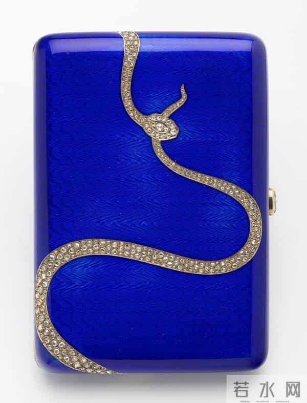 卡米拉王后，神秘的蛇形项链，暗示了她的祖先与国王的恋情？