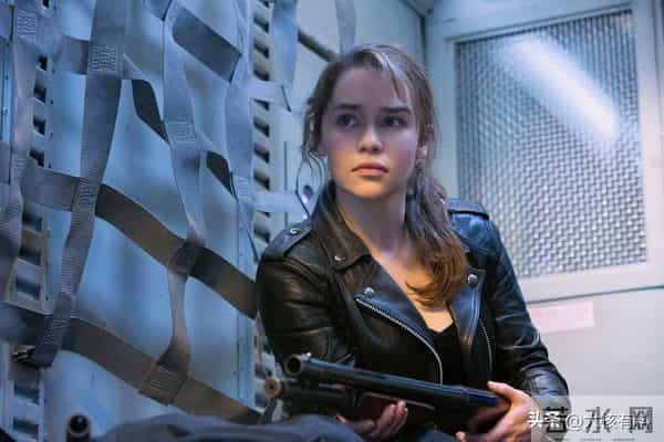 一脱成名的“龙妈”：身材火辣为艺术献身，因裸戏出名却拒绝裸戏