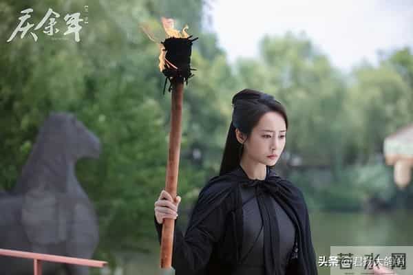 原来他俩是夫妻，官宣结婚不到两个月，她就演《大生意人》再翻红