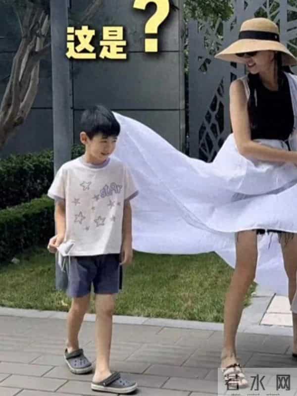 秋瓷炫母子外出吃早餐，看到小笼包两眼放光