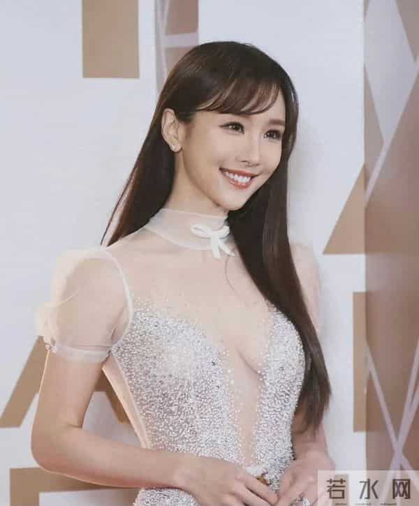 港星女神陈静身穿薄纱透视装，好身材一览无余，有实力啊 ！