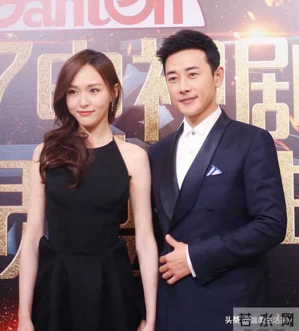 唐嫣现身罗晋父亲葬礼，有3个小细节，透露了俩人如今真实状况