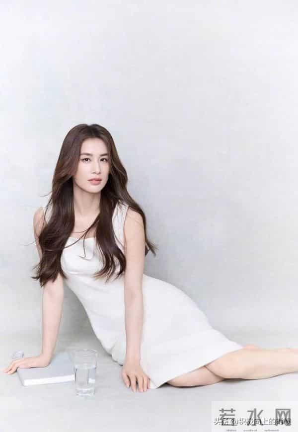 黄圣依｜抹胸高开叉裙子