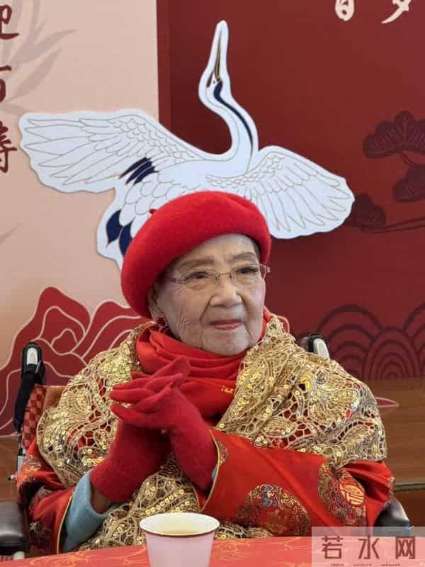 “老舅妈” 嫩娘：住老家上海，100岁仍口齿伶俐，四世同堂很幸福