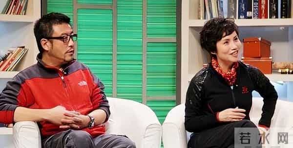 前央视主播徐俐现状：和二婚老公住北京农村，不给儿子带娃好潇洒