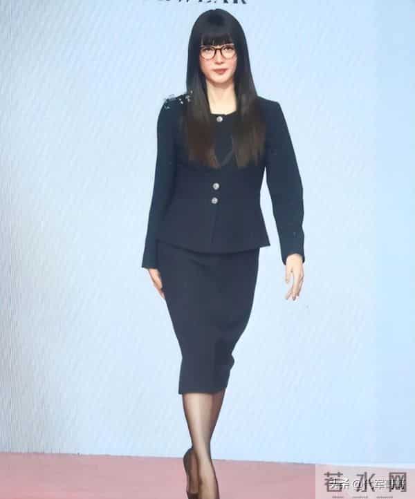 39岁江疏影久违现身！海外产子真相大白，近照曝光反差引发热议