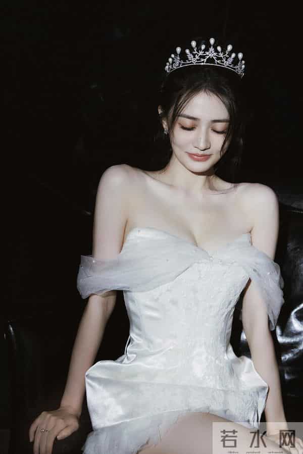 徐璐私服抹胸连衣裙 太美了