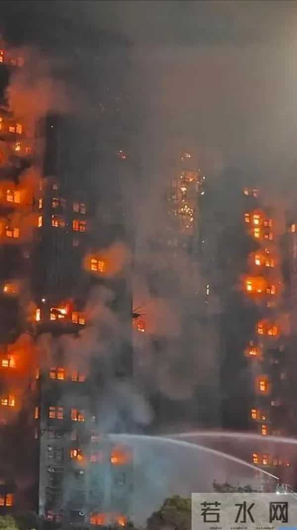 港星妻子称香港火灾祸因是"中国不合规易燃物"，不怪竹制脚手架