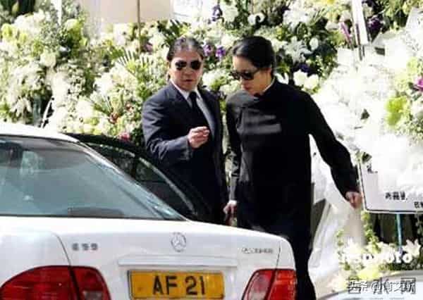 上海姑爷斗川普，60岁却当负心汉，朱玲玲幼子大婚罗康瑞成赢家？