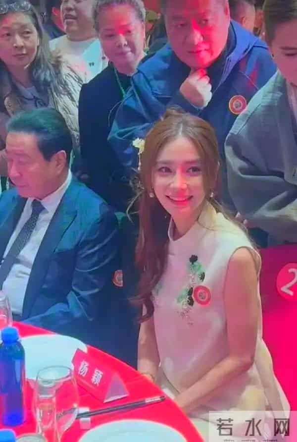 杨颖“愿平安”获网友点赞：真诚与行动，是最动人的力量