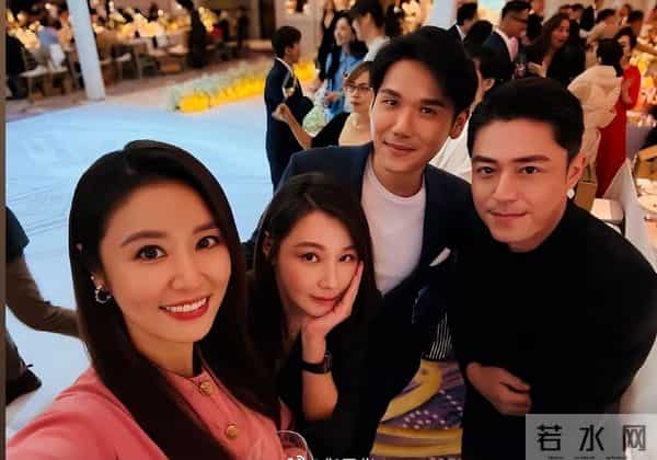 霍建华林心如参加邱泽许玮甯婚礼，霍建华"社恐式营业"表情抢镜