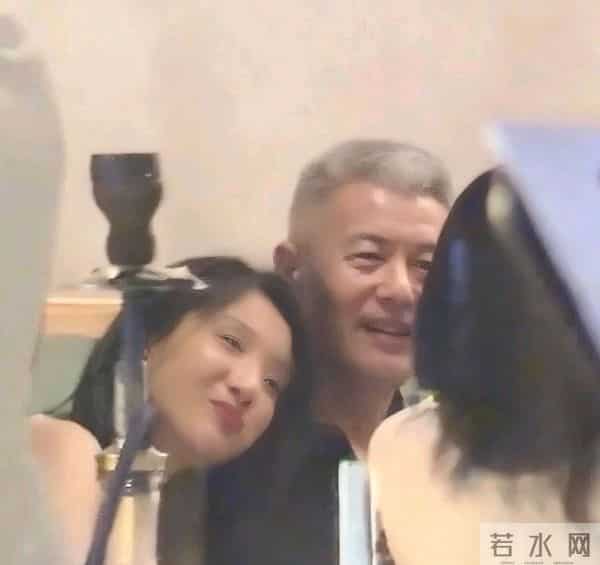 一场生日，戳穿了58岁那英的江湖地位，周深确实一个字都没说错