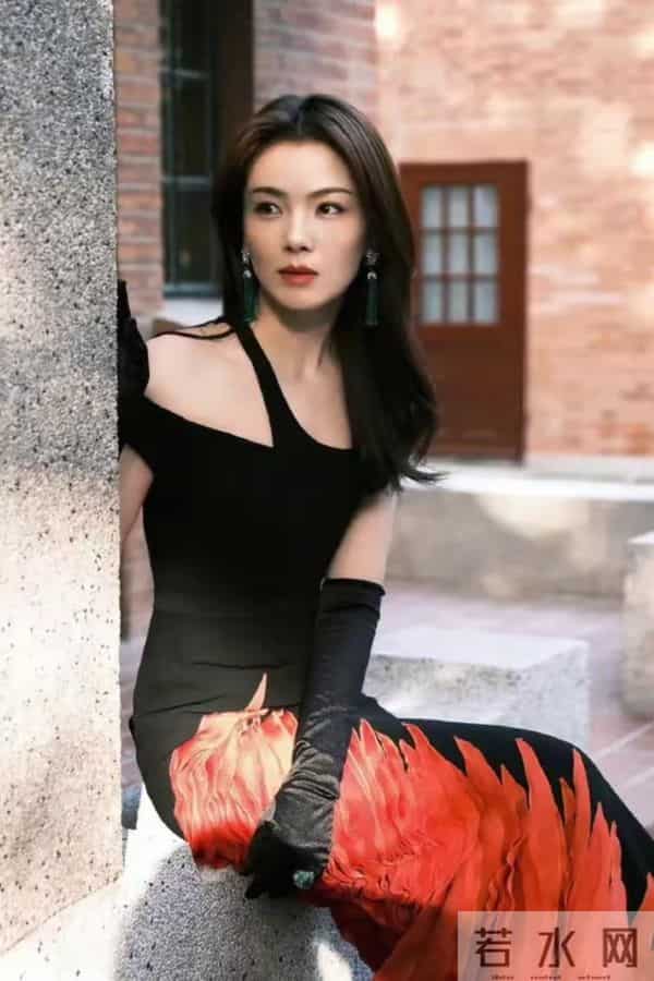 知性又时尚！刘涛造型美出新高度