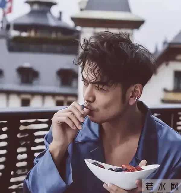 人狂必有祸！不听央视警告、私生活混乱的杨烁，如今凉得一点不冤