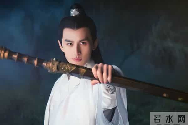 知名男星突发意外!威亚失控后脑勺被撞，当场倒地不起，细节曝光