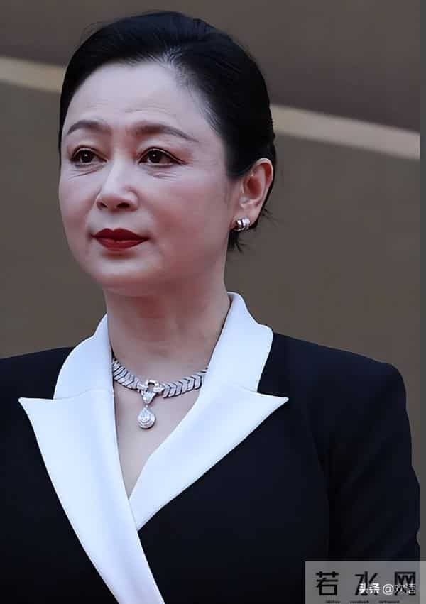 断崖式衰老！不露面不知道，一露面吓一跳，这些女明星突然就老了