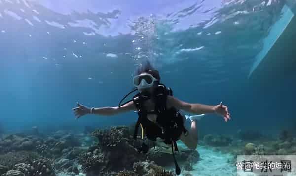 提桶跑路？熊磊出国游惨遭阴谋论，晒美照回击，公开透露已回国