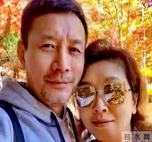 57岁江珊白发造型美哭全网!网友力赞:这才是女人最高级的美