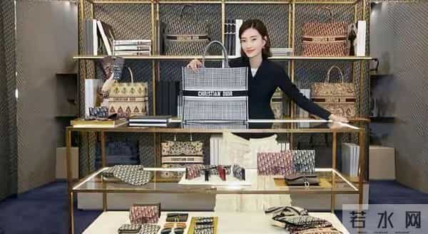 诈骗14亿，看到金条茅台法拉利被拍，才知道王丽坤夫妇活得多奢靡