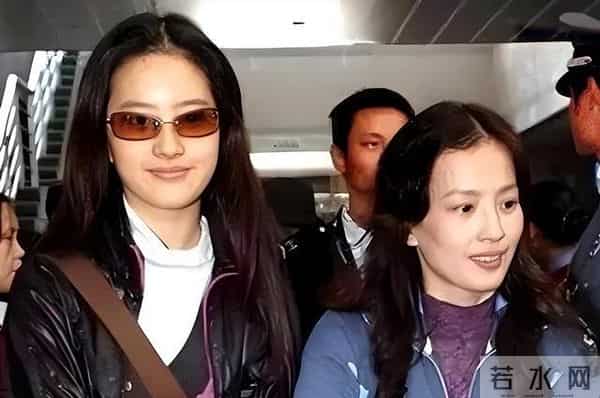 刘亦菲母亲刘晓莉：至今仍单身，身材傲人，长得比女儿还漂亮