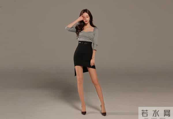 孙允珠『银河缎面轻滑低领纽花职业裙』