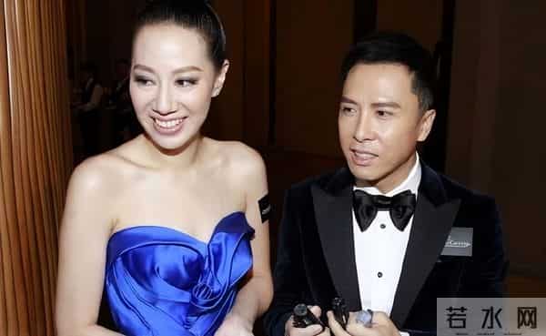 港星妻子称香港火灾祸因是"中国不合规易燃物"，不怪竹制脚手架