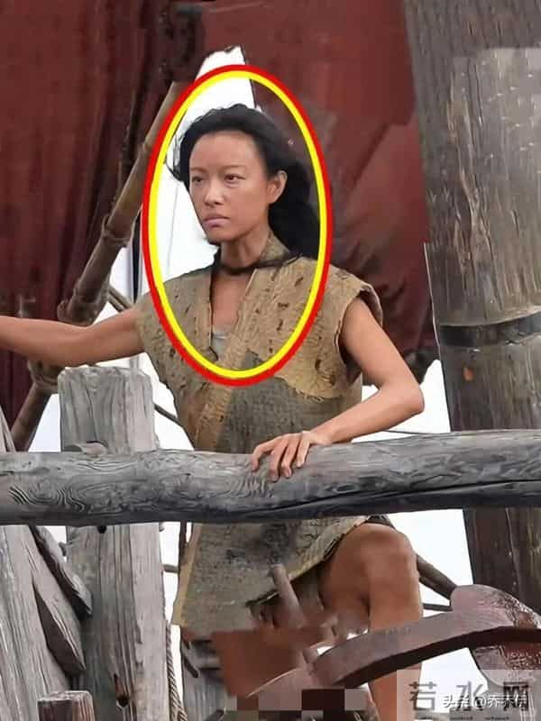 倪妮就算画黑了也还是这么好看啊，果然五官太能打了