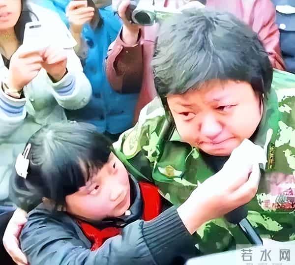 香港大火这次，5年前深陷“假慈善”风波的韩红，狠狠打脸举报者