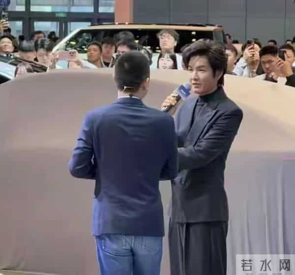 年纪大了就别尬演美男！油光满面脸部肿胀，这是迷倒女人的皮囊？