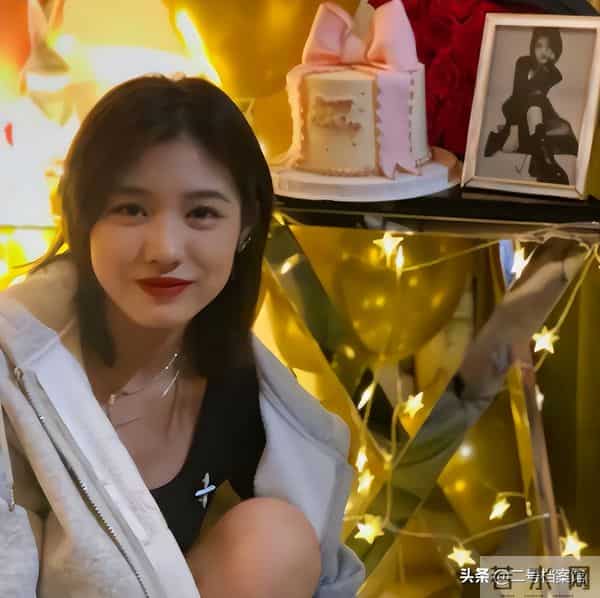 风水轮流转，汪峰20岁女儿小苹果，终究走上了亲妈葛荟婕的老路