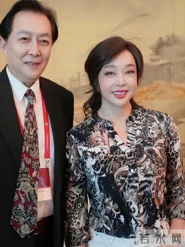 唐国强的“颁奖感言”在全网火了，刘晓庆说过的话，终于有人信了