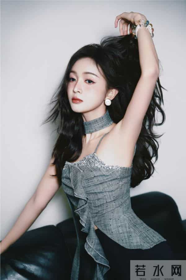 吴宣仪，好身材性感女神