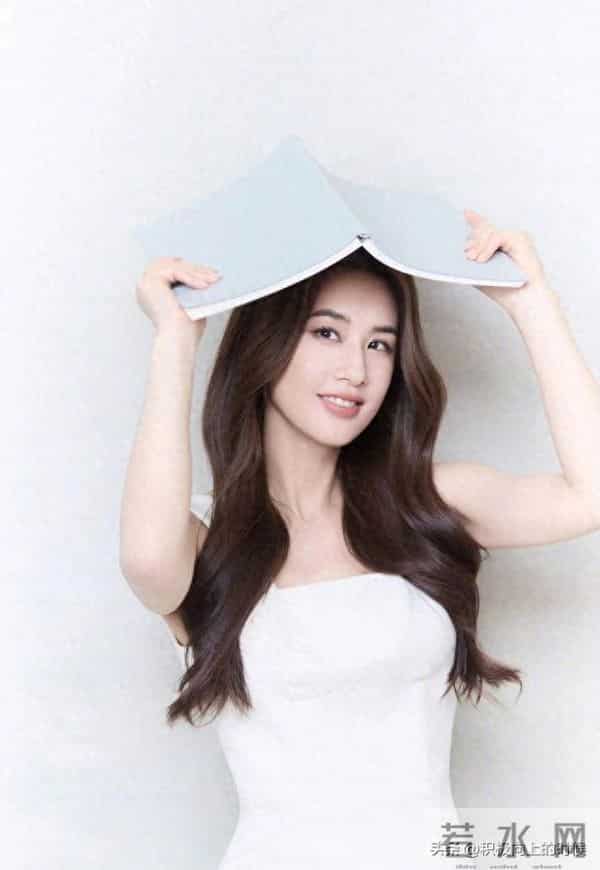 黄圣依｜抹胸高开叉裙子