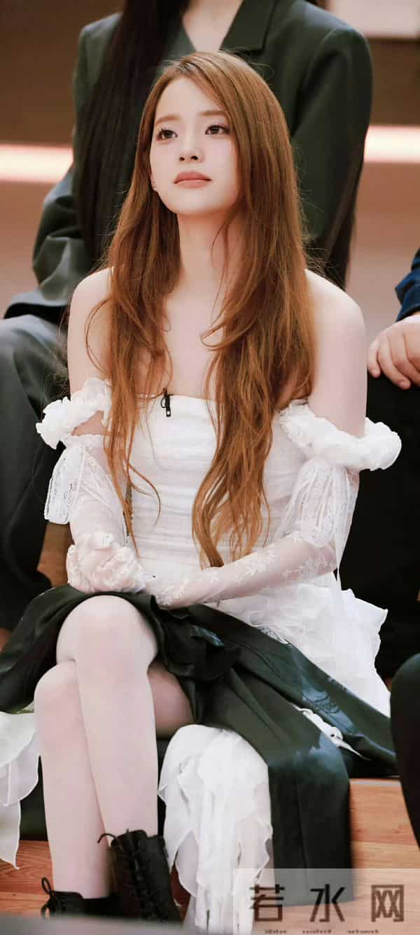 欧阳娜娜 x 舞台丝袜美腿