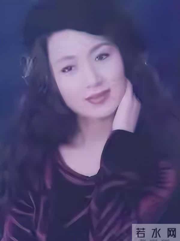 79岁余秋雨老态尽显，和妻子回安徽，未生孩子却一点都不遗憾